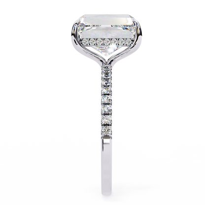 Elegant Round Cut Solitaire Engagement Ring in 14K Gold – Timeless Symbol of Love