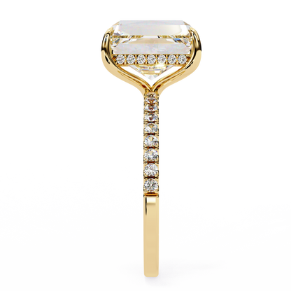 Elegant Round Cut Solitaire Engagement Ring in 14K Gold – Timeless Symbol of Love