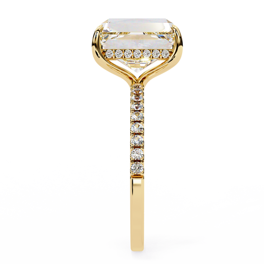 Elegant Round Cut Solitaire Engagement Ring in 14K Gold – Timeless Symbol of Love